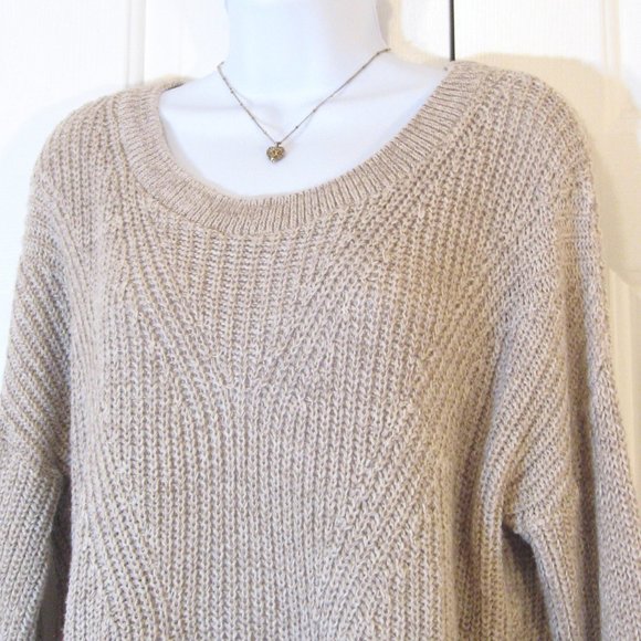 Express | Cable Knit Keyhole Back Pullover Sweater - Picture 4 of 9